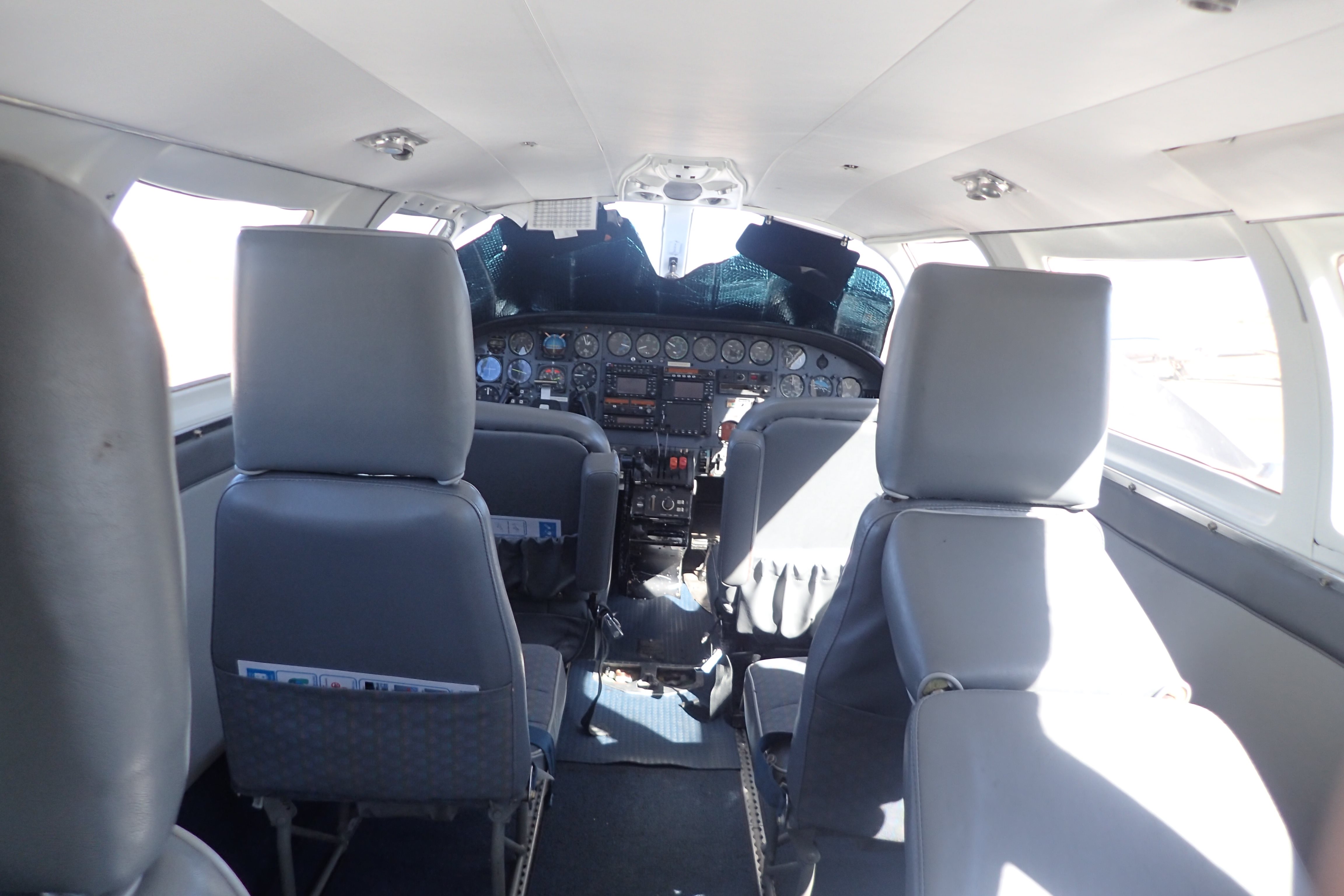 частный самолет Cessna 404